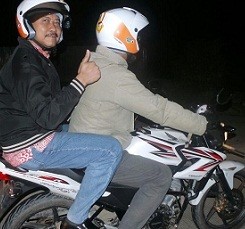 Naik Motor, Wamenhub Tinjau Jalur Alternatif Mudik di Karawang