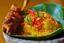 Resep Camilan: Ketan Kuning Serundeng