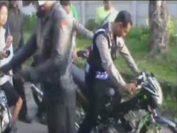 Hentikan Balap Liar, Polisi Tabrakan Motornya