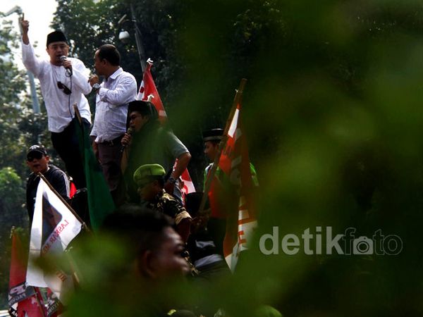 Pembela PKL Tanah Abang Tuntut Ahok Minta Maaf Pembela PKL Tanah Abang Tuntut Ahok Minta Maaf