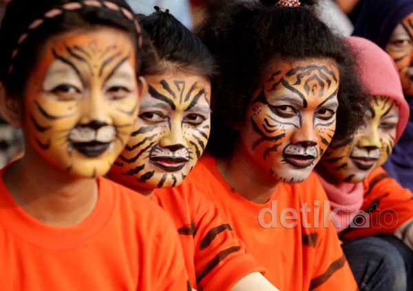 Pecinta Harimau Peringati Tiger Day di Monas