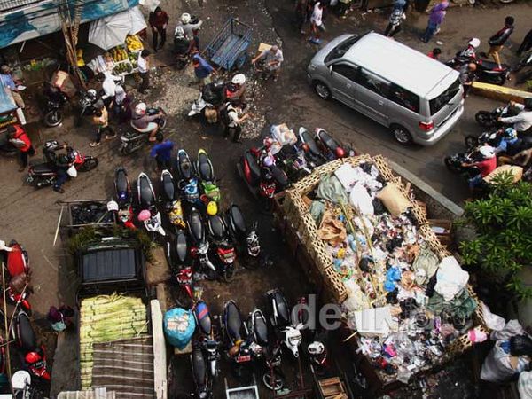Parkiran Semerawut Pasar Jatinegara