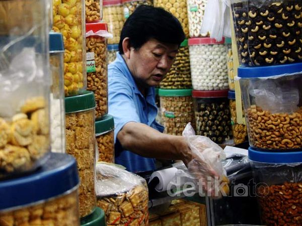 Kue Kering Diserbu Pembeli