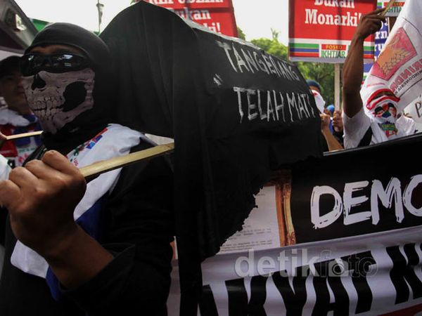 Demontrasi Pilwakot Tangerang di KPU Jakarta