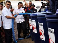JK Beri Bantuan Korban Gempa Aceh