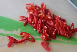 Menggoreng Cabai Iris