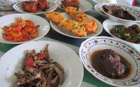 Lamaknyo Sambal Terong Jengkol di Rumah Makan Minang Raya