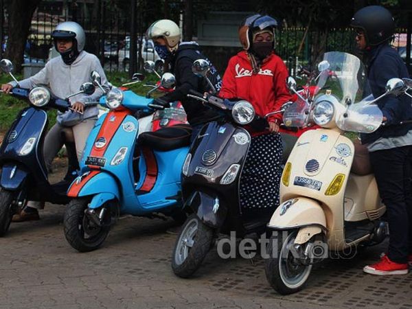 Pecinta Motor Vespa Keliling Jakarta Pecinta Motor Vespa Keliling Jakarta