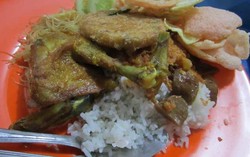 Nasi Uduk Favourite Ayam Goreng: Sedap dan Semerbak Nasi Uduk Khas Benteng