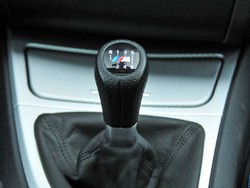 10 Mobil yang Setia dengan Transmisi Manual