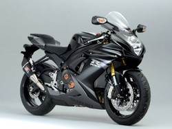 Edisi Khusus Suzuki GSX-R750 Hanya 25 Unit