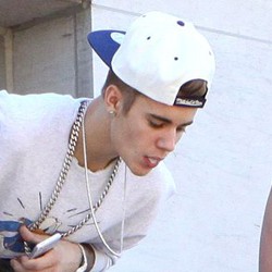 Soal Foto Bieber yang Disebut Ludahi Kerumunan Fans, Ini Jawaban Manajemen