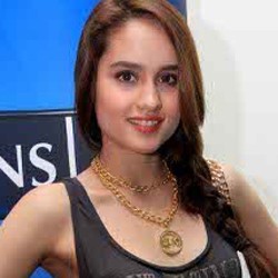 Cinta Laura Ikut Ngabuburit di Karnaval Ramadan