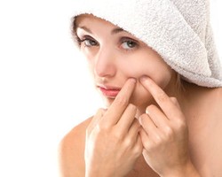 Dampak Tidak Membersihkan Make-up Sebelum Tidur