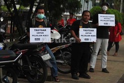  Maut Mengintai Pejalan Kaki di Trotoar