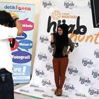 Tak Boleh Pakai Legging dan Jeans