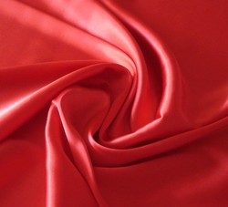 Benarkah Pria Muslim Dilarang Mengenakan Pakaian Sutra dan Emas?