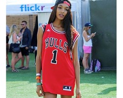 Say Goodbye To Jersey Bola! Jersey Basket Kini Jadi Tren Selebriti