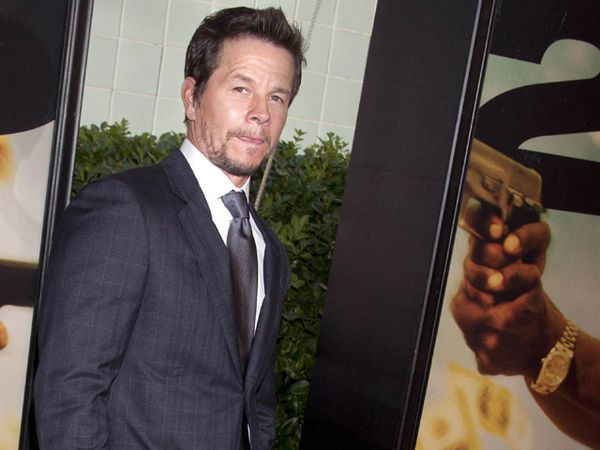 Mark Wahlberg Gagah di Premiere 2 Guns