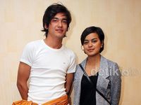 Adipati Dolken dan Eva Celia Makin Akrab