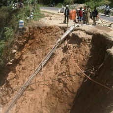 Dua Pekerja Bangunan Tewas Tertimpa Tebing Longsor