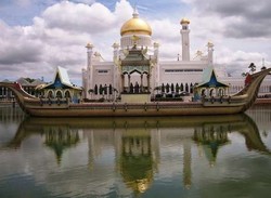 Masjid Kubah Emas di Brunei, Masjid Megah Melayu Berarsitektur Mughal