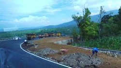 Pedagang Ilegal Juga Menjadi Sumber Kemacetan di Lintas Selatan Jabar