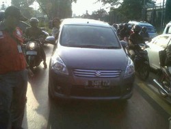  Nopol Mobil Penyerobot Busway di Cipinang Terdaftar Atas Nama DV