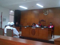 Oknum Brimob yang Sodomi Bocah Divonis 6 Tahun, Ibunda Korban Pingsan