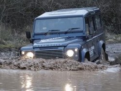 Land Rover Mulai Uji Coba Defender Listrik