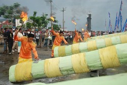  Bum! Festival Meriam Karbit Ramaikan Lebaran di Pontianak