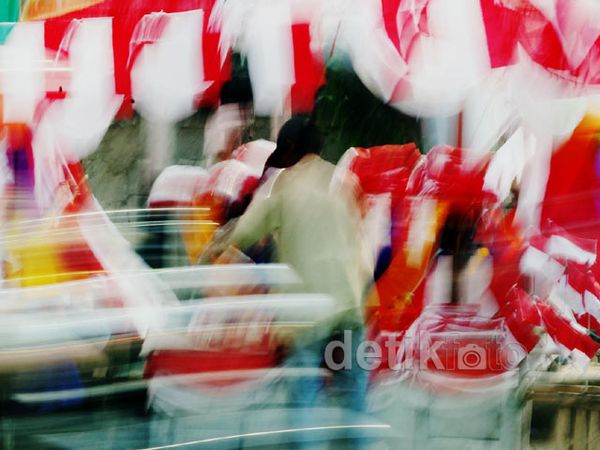 Penjual Bendera Mulai Semarak