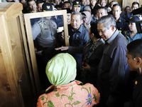 SBY Tinjau Pasar Mebel Bukir