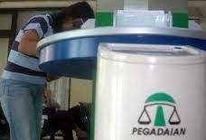 Jelang Lebaran, Masyarakat Ramai-ramai Gadaikan Emas di Pegadaian