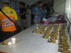 Acara buka puasa bersama ini diikuti oleh para pemain dan ofisial Persisam, Arema, dan Gresik United. Dua klub terakhir memang sedang berada di Kalimantan dalam agenda tur tandangnya.
