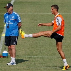 Ancelotti: Lewandowski Bagus, tapi Ronaldo Penyerang Terbaik di Dunia