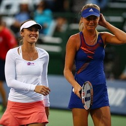 Hingis Tandai Comeback dengan Kemenangan