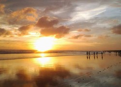 Gelombang Laut Pantai Selatan Mulai Tinggi, Wisatawan Diimbau Waspada