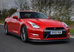Nissan GT-R Nismo Bakal Jadi Mobil dengan Akselerasi Tercepat