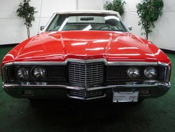 Mobil Bekas Sharon Stone Dilelang