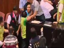 Serunya Anggota Parlemen Taiwan Adu Jotos