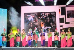 Tari Saman Memukau Ribuan Orang di Chengdu, China