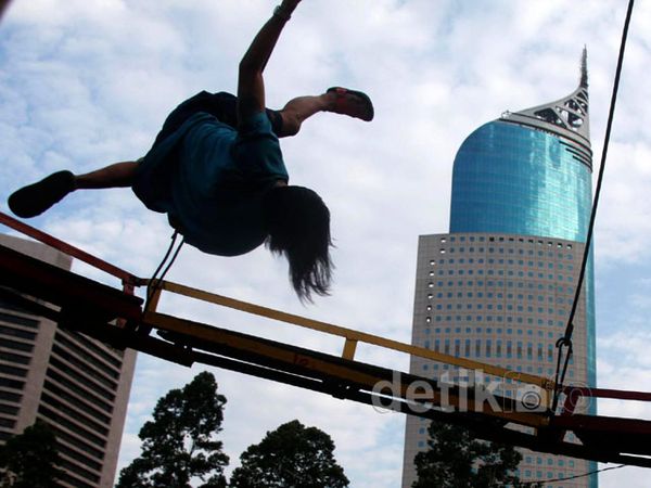 Komidi Ombak Antar Anak-anak Berbuka