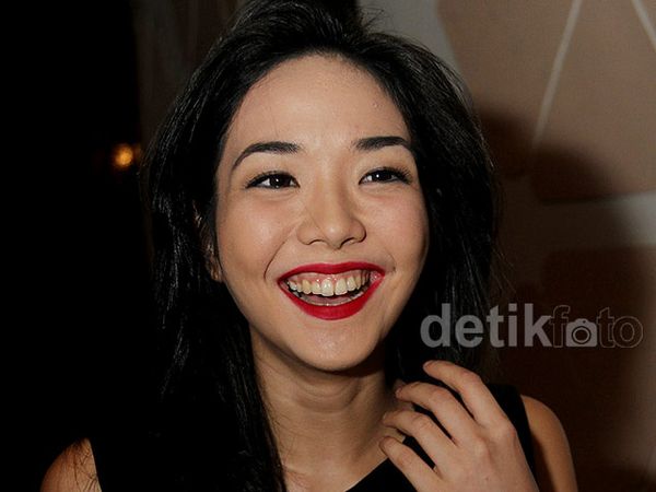 Bibir Merah Gisel