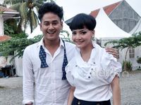 Dwi Andhika dan Irma Dharmawangsa Tampil Serasi
