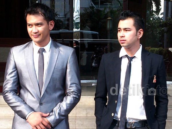 Suit and Tie ala Raffi Ahmad dan Rezky Aditya