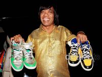 Pak Tarno & Barang-barang Koleksinya