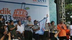 Menhub dan Menakertrans Lepas 5.500 Pemudik di Parkir Timur Senayan