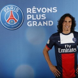 Cavani Sebenarnya Ingin Tetap di Napoli untuk Pecahkan Rekor Maradona