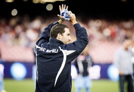Higuain Berharap Bisa Cetak Gol Lebih Banyak dari Cavani